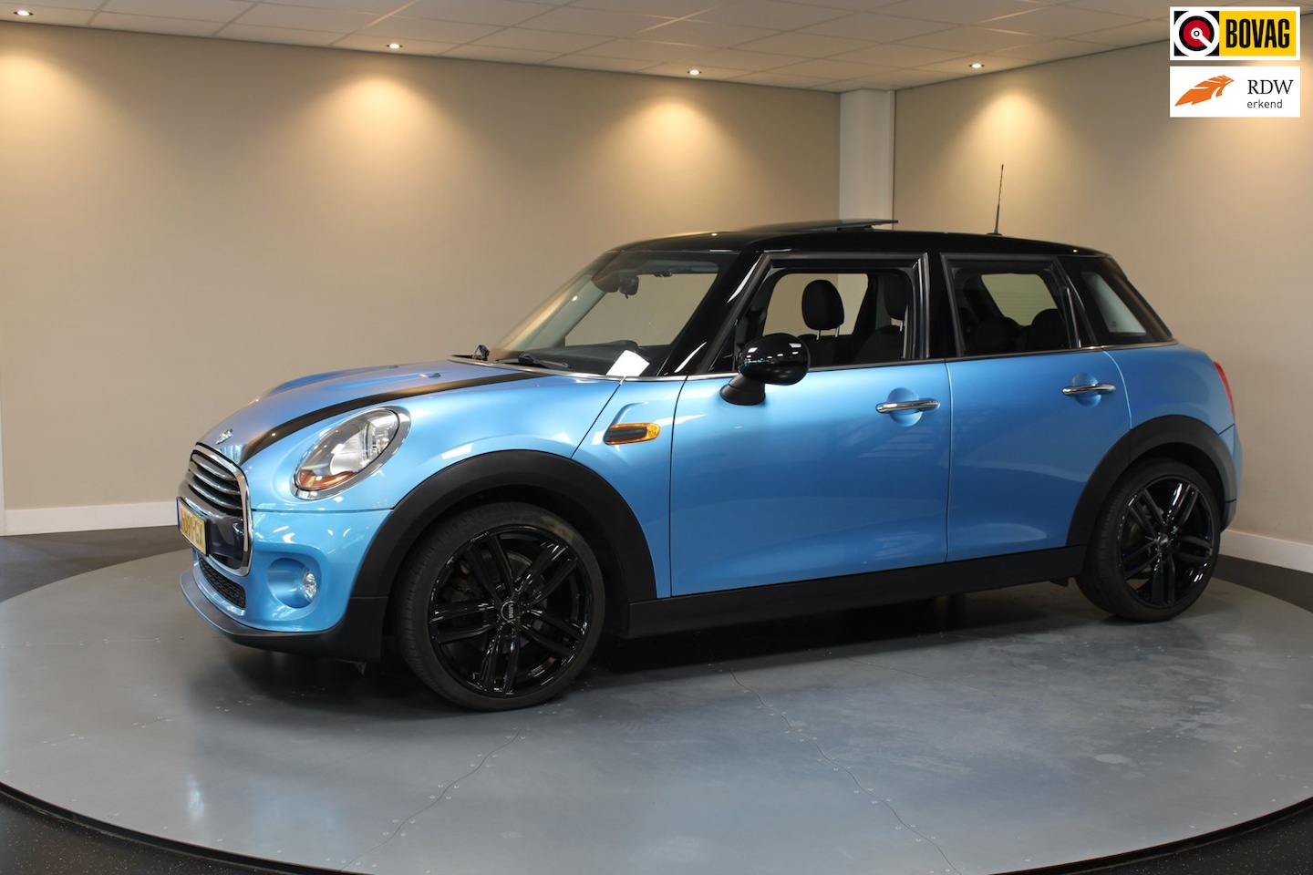 MINI 5-Deurs - 1.5 Cooper Serious Business *Pano/Schuifdak* Leder/Alcantara|Stoelverw.|5-Deurs|18'' Velge - AutoWereld.nl