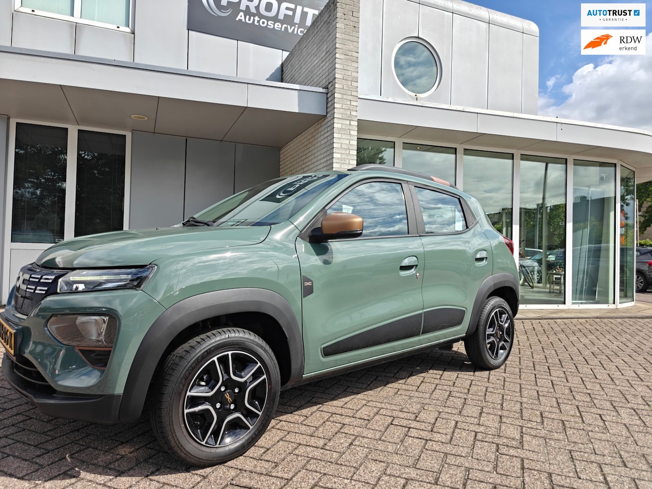 Dacia Spring - Extreme 27 kWh / Lederen bekleding / Camera ! - AutoWereld.nl