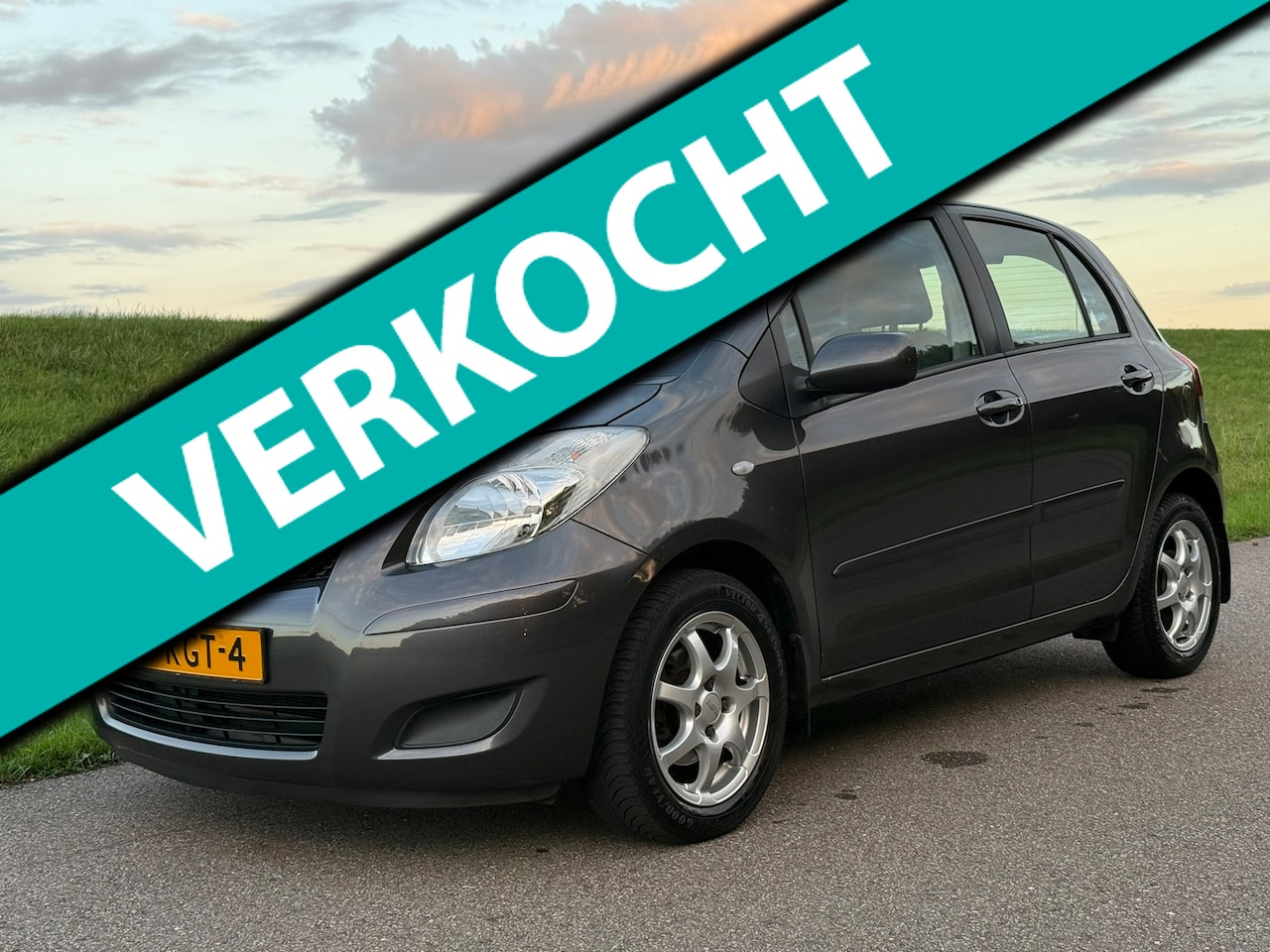 Toyota Yaris - 1.3 VVTi Aspiration | Automaat | Airco | Navigatie - AutoWereld.nl