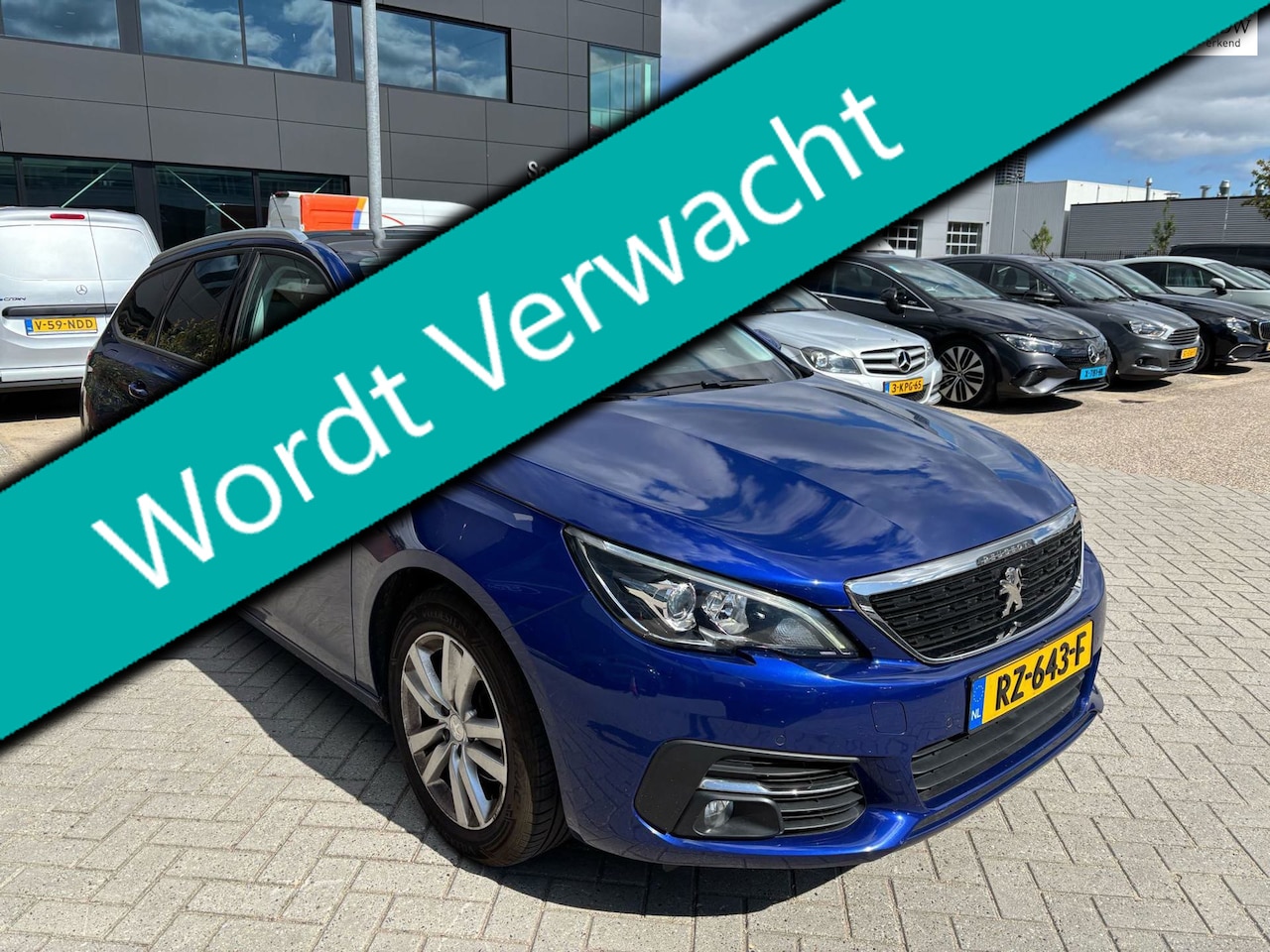 Peugeot 308 SW - 1.2i 110pk Executive 1e eig. Clima Navi Pano Trekhaak 1200kg. - AutoWereld.nl