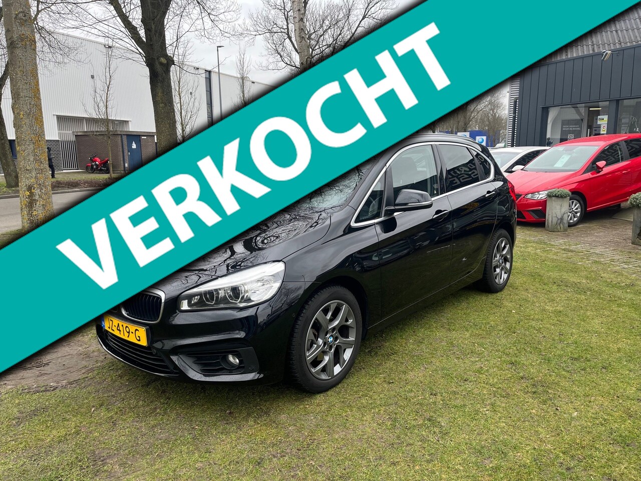 BMW 2-serie Active Tourer - 216i Centennial High Executive * afneembare trekhaak * airco * sportstoelen * navigatie * - AutoWereld.nl