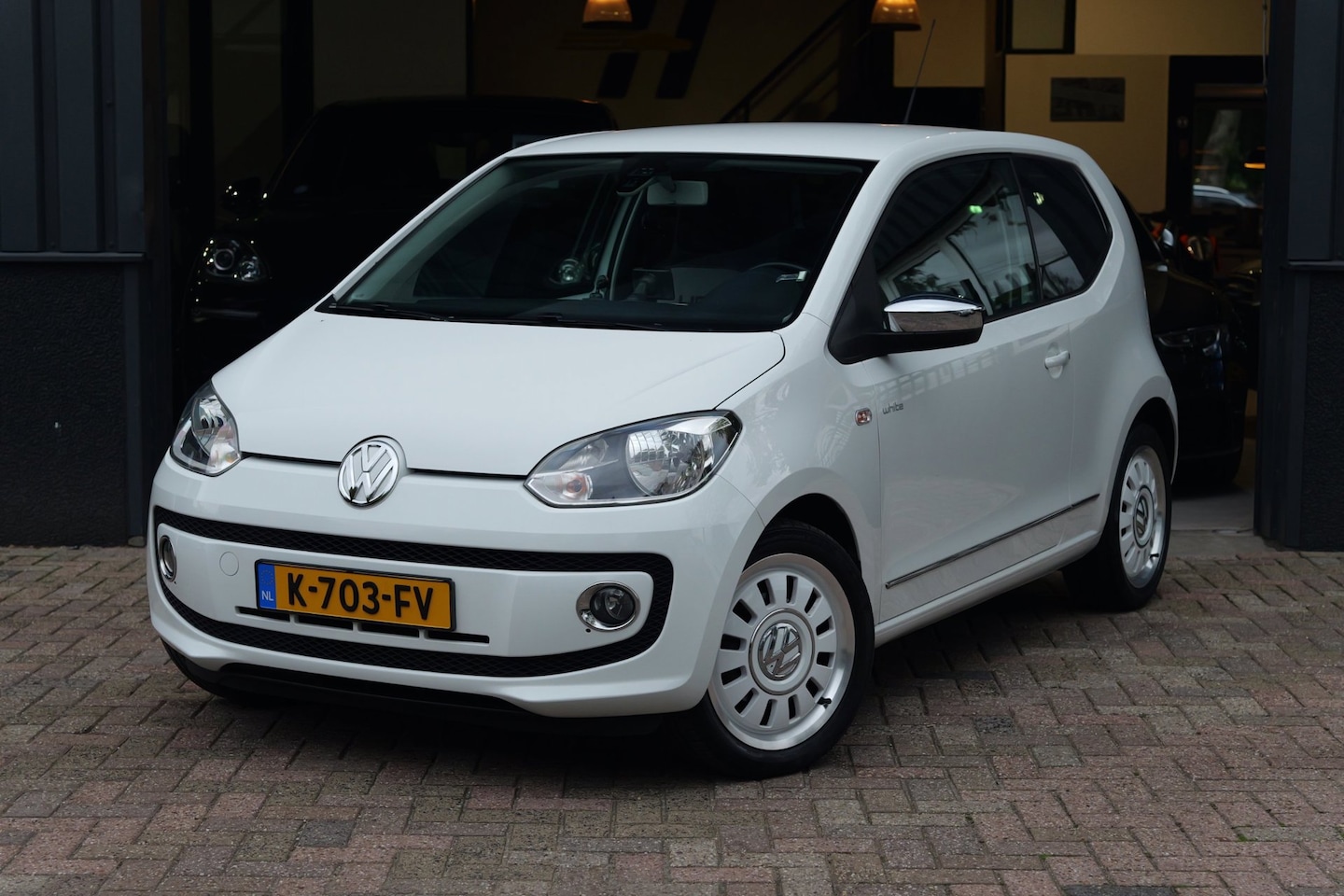 Volkswagen Up! - 1.0 high up! BlueMotion Navi|LM velg|PDC - AutoWereld.nl