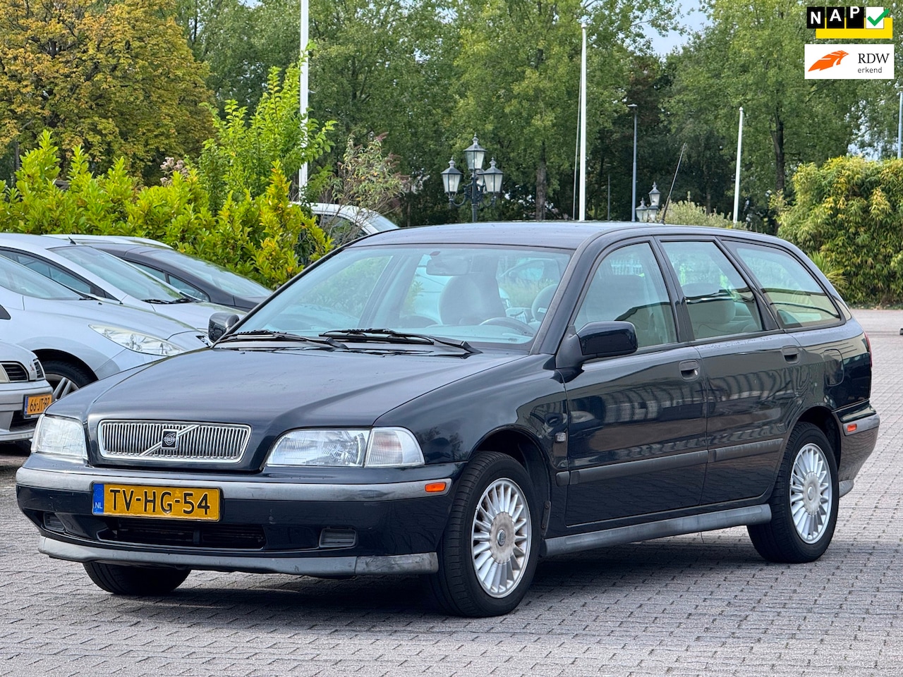 Volvo V40 - 1.8 Exclusive | Automaat | APK 26-09-2027 | stoelverwarming | Airco | elektrische ramen en - AutoWereld.nl