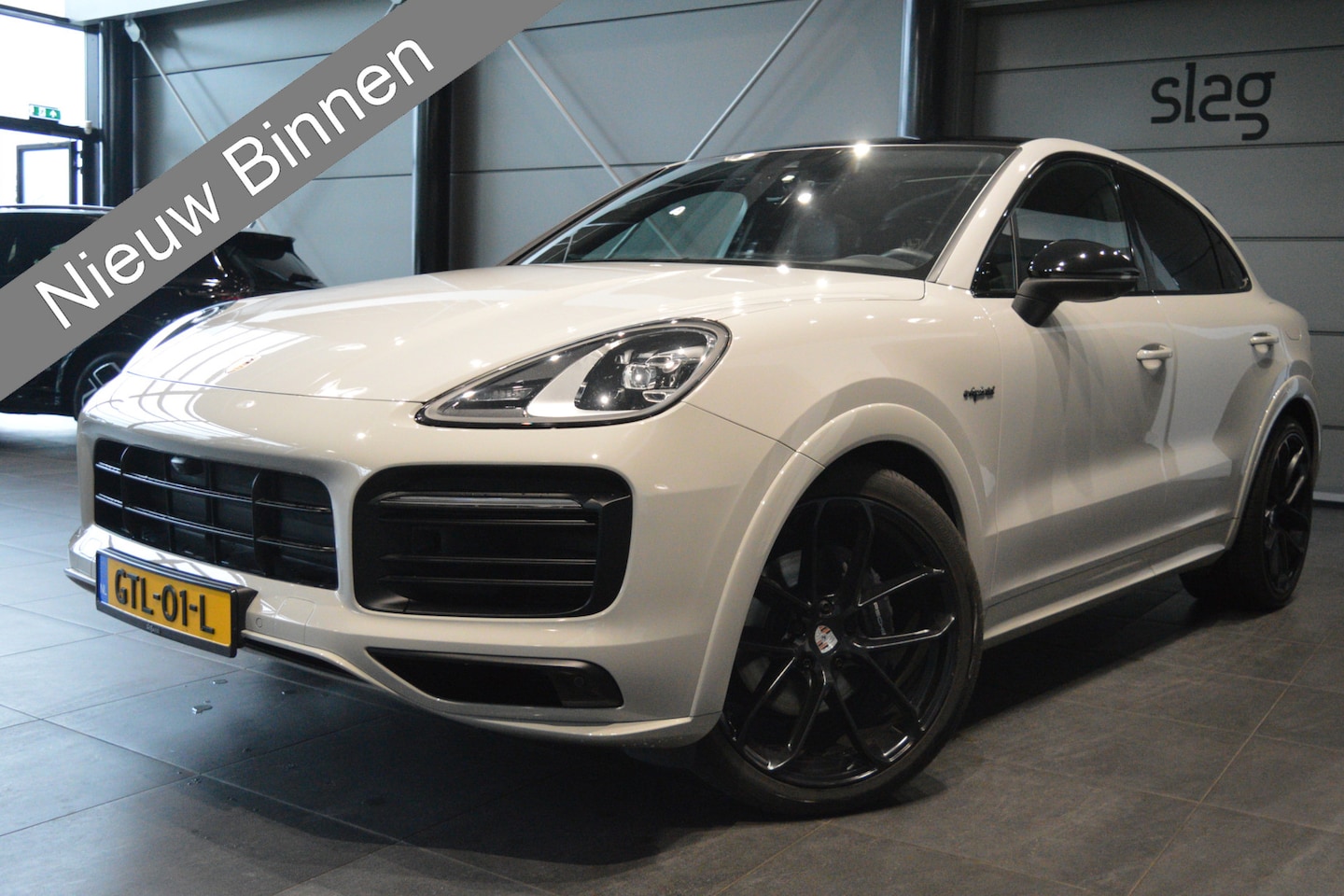 Porsche Cayenne Coupé - 3.0 E-Hybrid Platinum Edition Krijt Grijs 22 inch !! - AutoWereld.nl