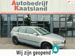 Volvo V50 - 2.4 Momentum - Automaat - Trekhaak - Nieuwe APK
