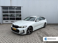 BMW 3-serie Touring - 320i 184PK | M-sport | Sfeerverlichting | Ledere Bekleding | Stoelverwarming | 18''LMV
