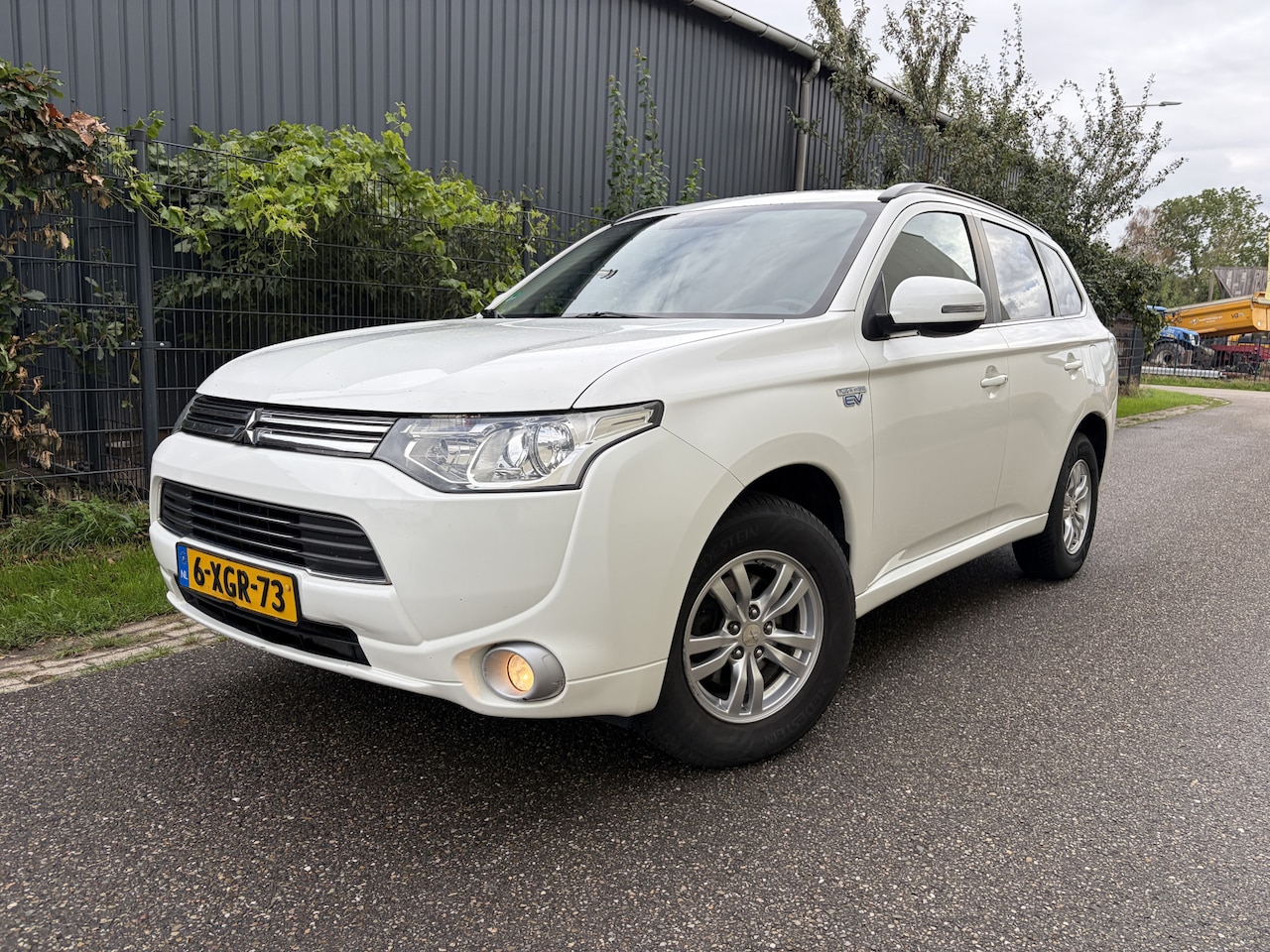 Mitsubishi Outlander - 2.0 PHEV Business Edition / AUTOMAAT / NAVI / CRUISE - AutoWereld.nl