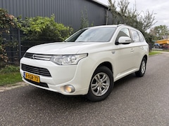 Mitsubishi Outlander - 2.0 PHEV Business Edition / AUTOMAAT / NAVI / CRUISE