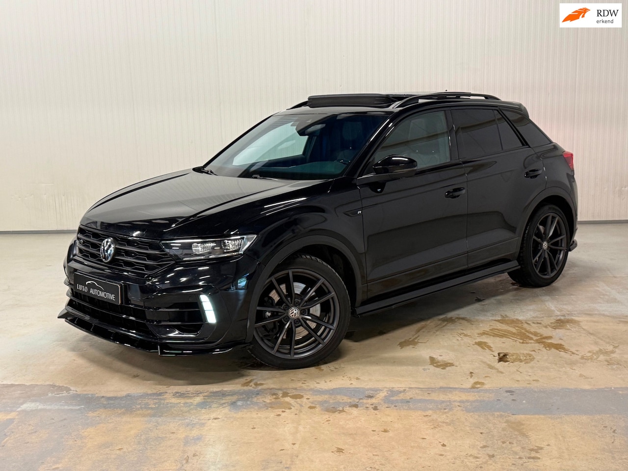 Volkswagen T-Roc - 2.0 TSI 4Motion R | AKRAPOVIC | PANO | BEATS | MAXTON DESIGN | KAMELEON FOLIE - AutoWereld.nl