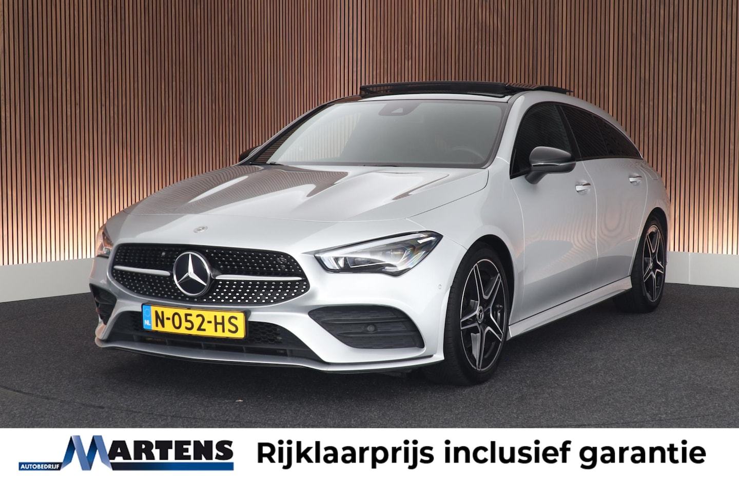 Mercedes-Benz CLA-klasse Shooting Brake - 180 136pk Business Solution AMG Panoramadak Matrix LED Keyless Camera Memory - AutoWereld.nl