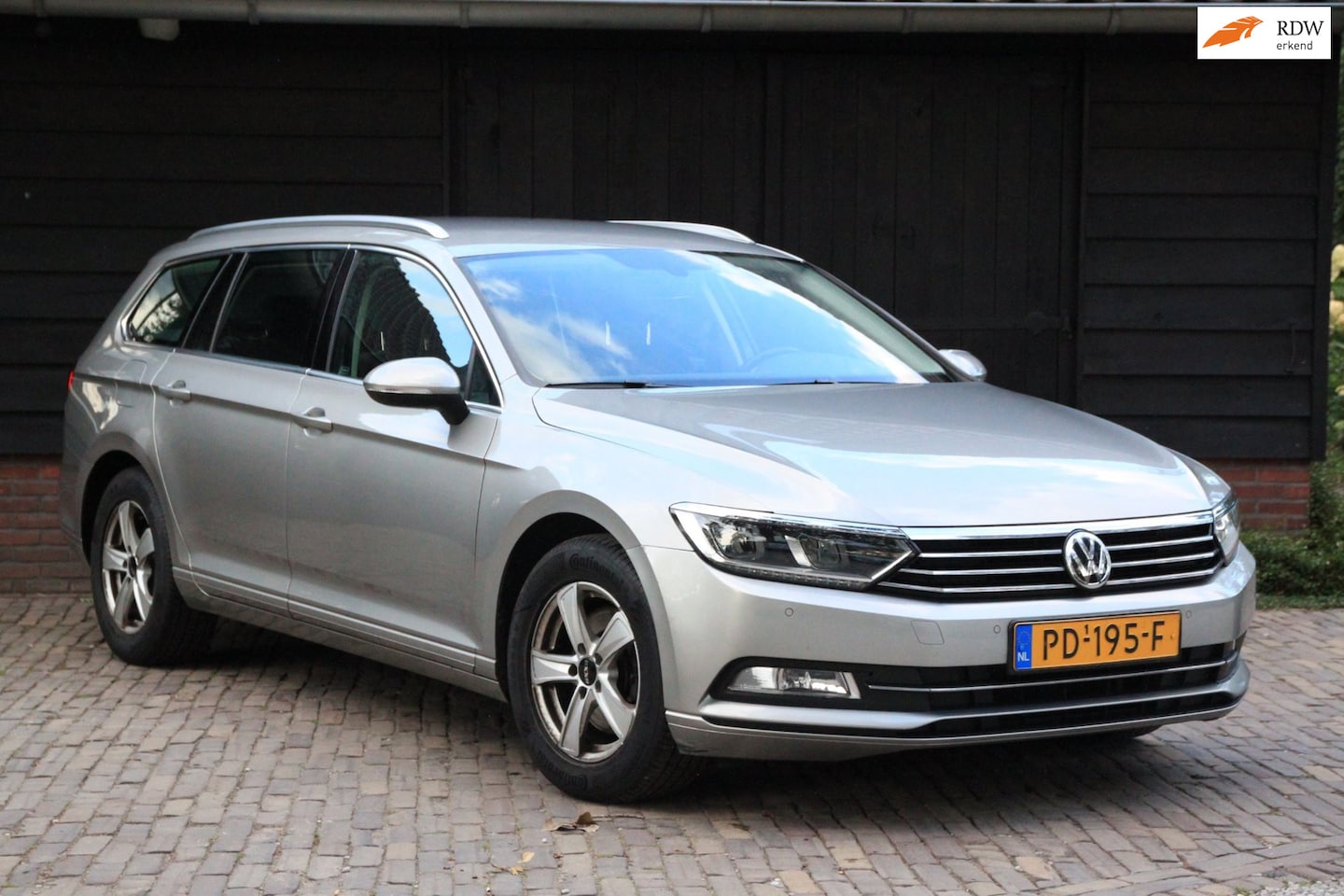 Volkswagen Passat Variant - 1.4 TSI Comfortline Business Navigatie/Parkeersensor v,a/Trekhaak afneembaar - AutoWereld.nl