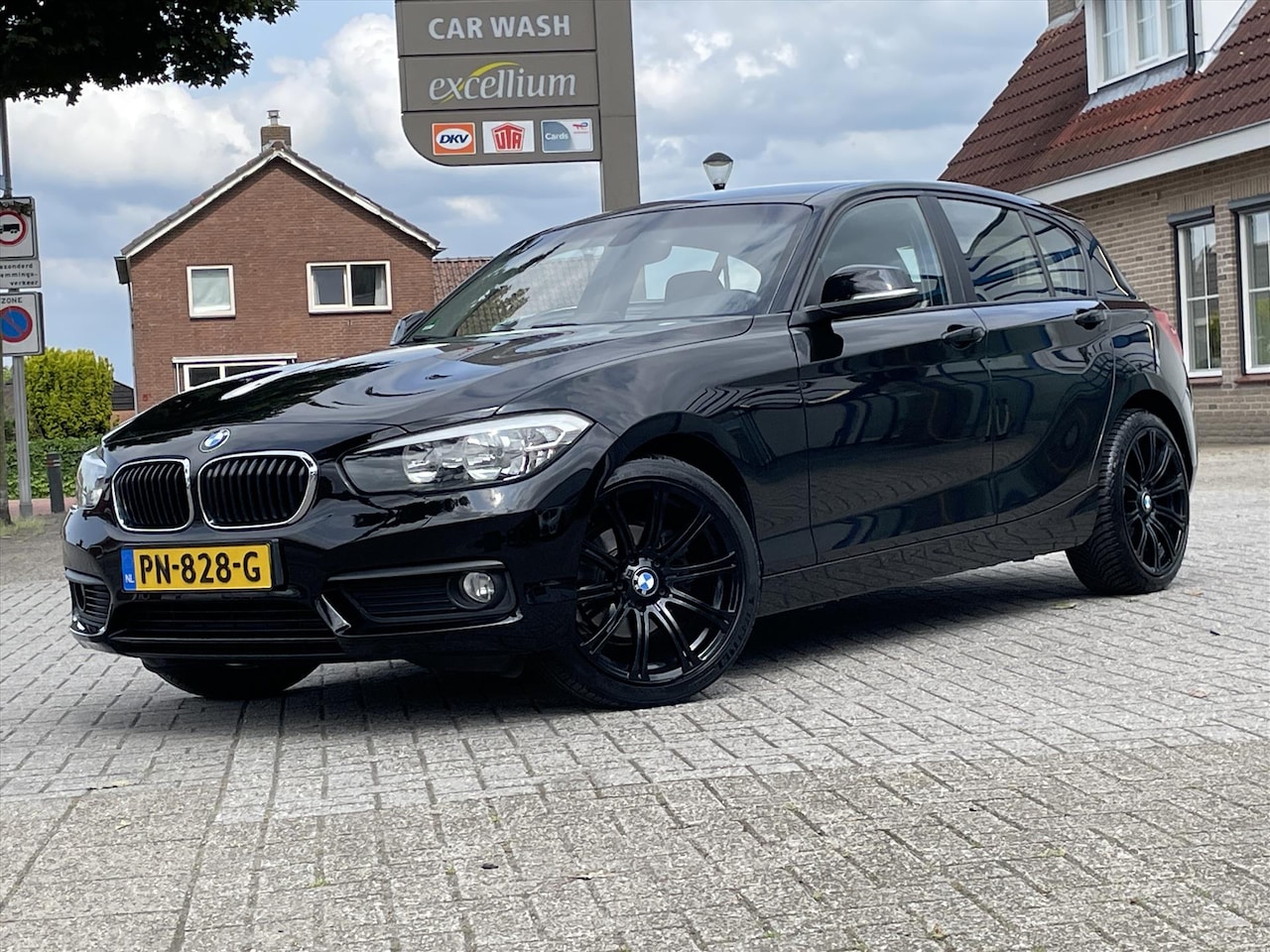 BMW 1-serie - 116I M-Sport / Stoelverwarming / Trekhaak / Navi / Clima / Cruise / Pdc / 18*Inch - AutoWereld.nl