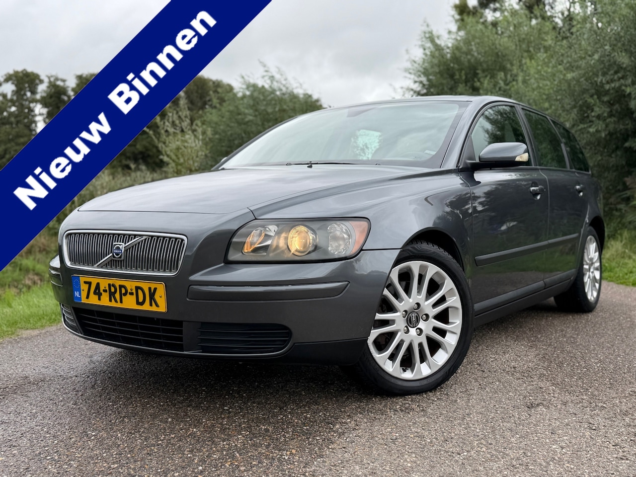 Volvo V50 - 2.4 Kinetic / Automaat / Airco / Cruise Control / Elektrische ramen / - AutoWereld.nl