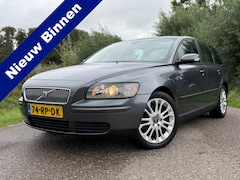 Volvo V50 - 2.4 Kinetic / Automaat / Airco / Cruise Control / Elektrische ramen /