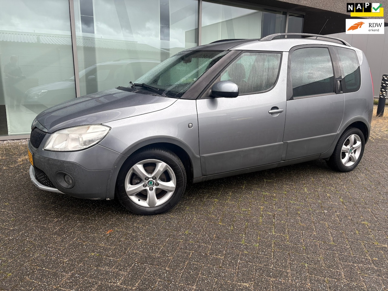 Skoda Roomster - 1.2 TSI Ambition AIRCO bijgeluid in versn.bak. BJ 9-2011 APK 10-2026 - AutoWereld.nl
