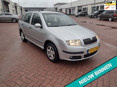 Skoda Fabia Combi - 1.4-16V Elegance MOOIE AUTO BEL 0619590613 AIRCO 5 DRS