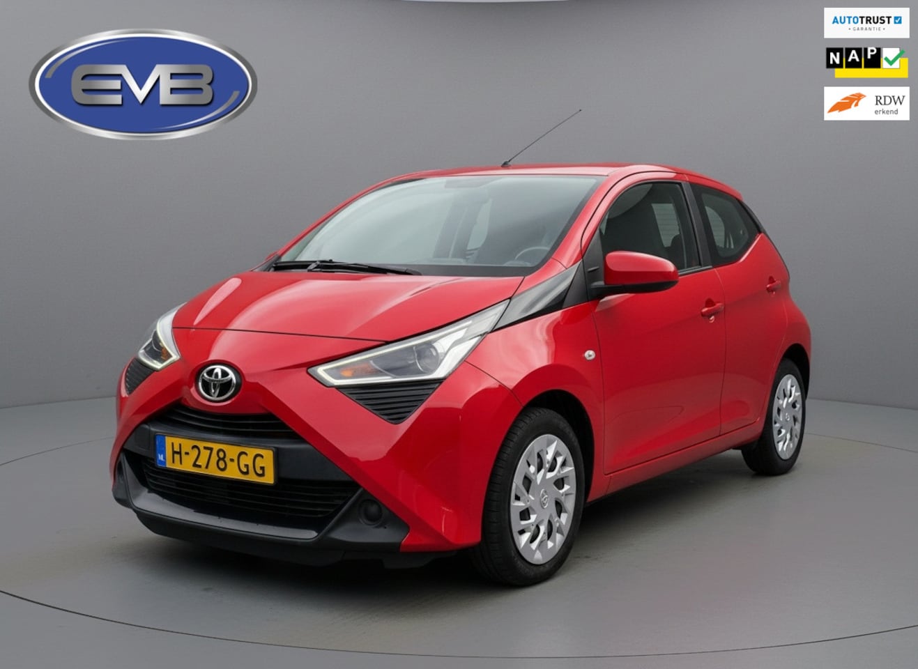 Toyota Aygo - 1.0 VVT-i x-play 1.0 VVT-i x-play,achteruitrijcamera, airco, 24000 km, NL auto met nationale auto pas - AutoWereld.nl