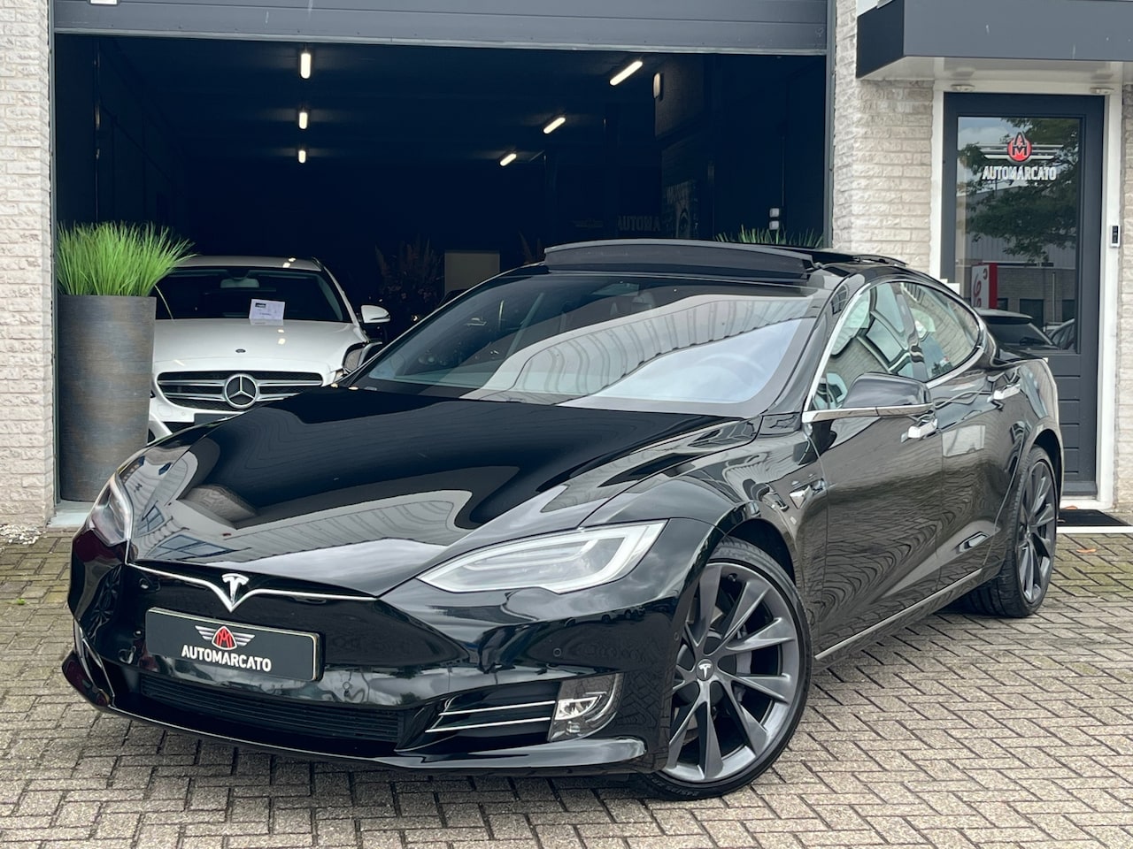 Tesla Model S - 75D Base | 333PK | 21 Inch | Panorama dak | Autopilot | Luchtvering | 106.000 euro nieuw | - AutoWereld.nl