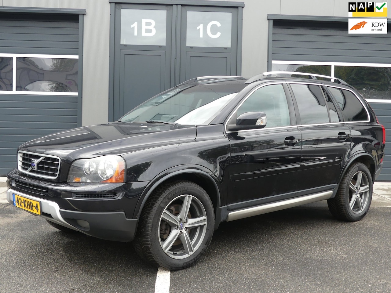 Volvo XC90 - 2.4 D5 Automaat Sport Leder Navi 7-Persoons APK t/m 03-2027 - AutoWereld.nl