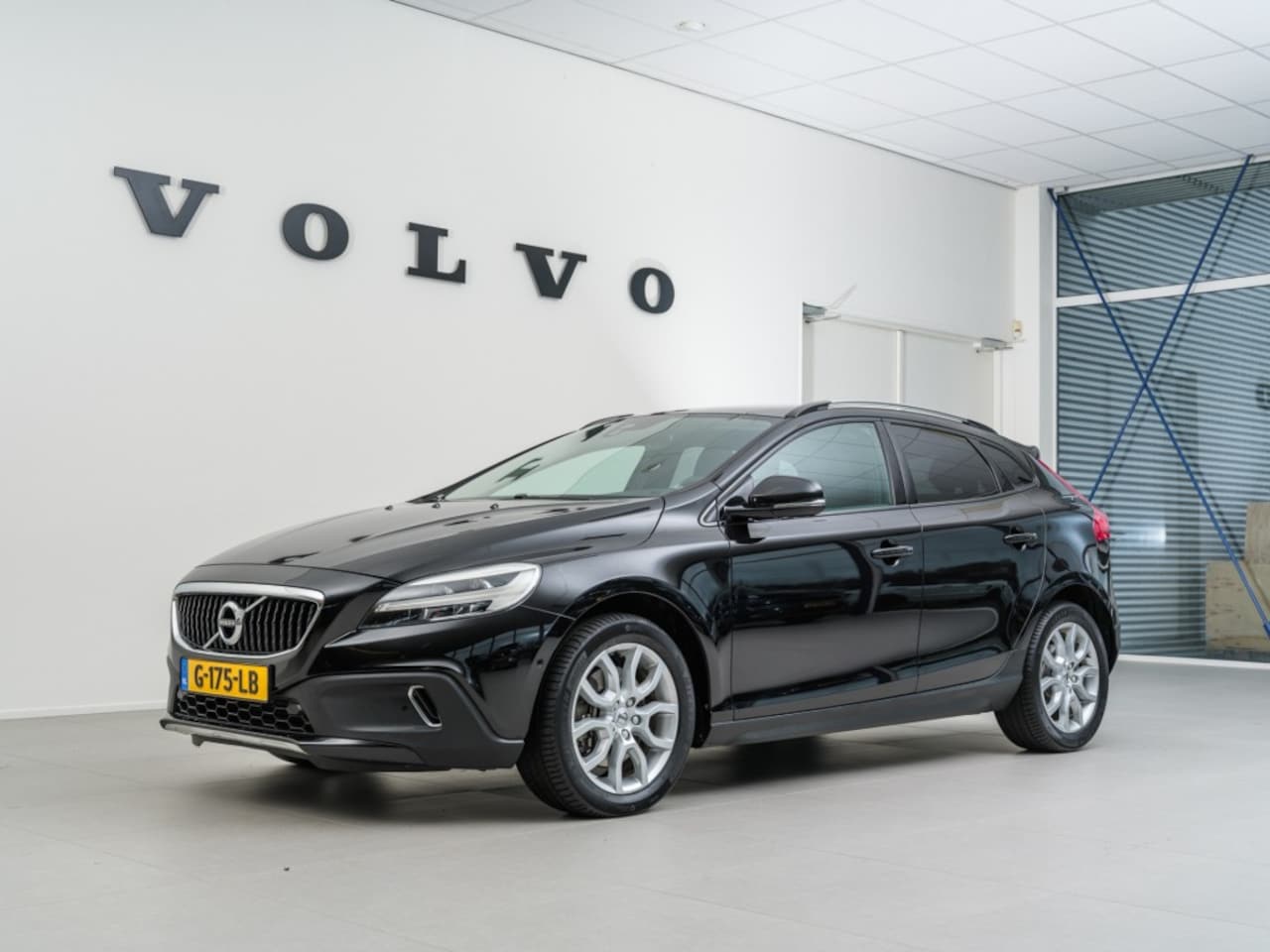 Volvo V40 - T3 Summum, Cross Country - AutoWereld.nl