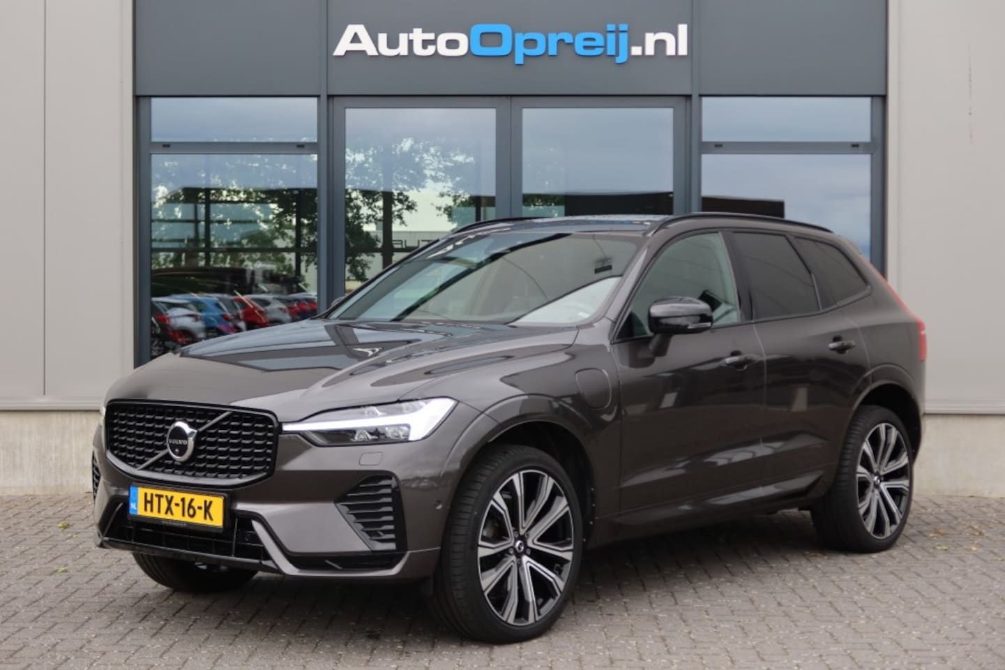 Volvo XC60 - 2.0 T8 AWD 456pk Inscription Exclusive Panoramadak, Trekhaak inkl. HUD, 360 camera - AutoWereld.nl
