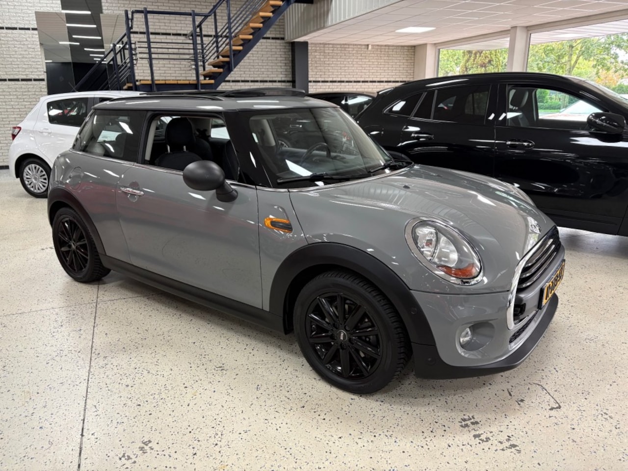 MINI One - 1.2 Pepper AUTOMAAT / PANORAMADAK / KEYLESSGO / NAVI - AutoWereld.nl