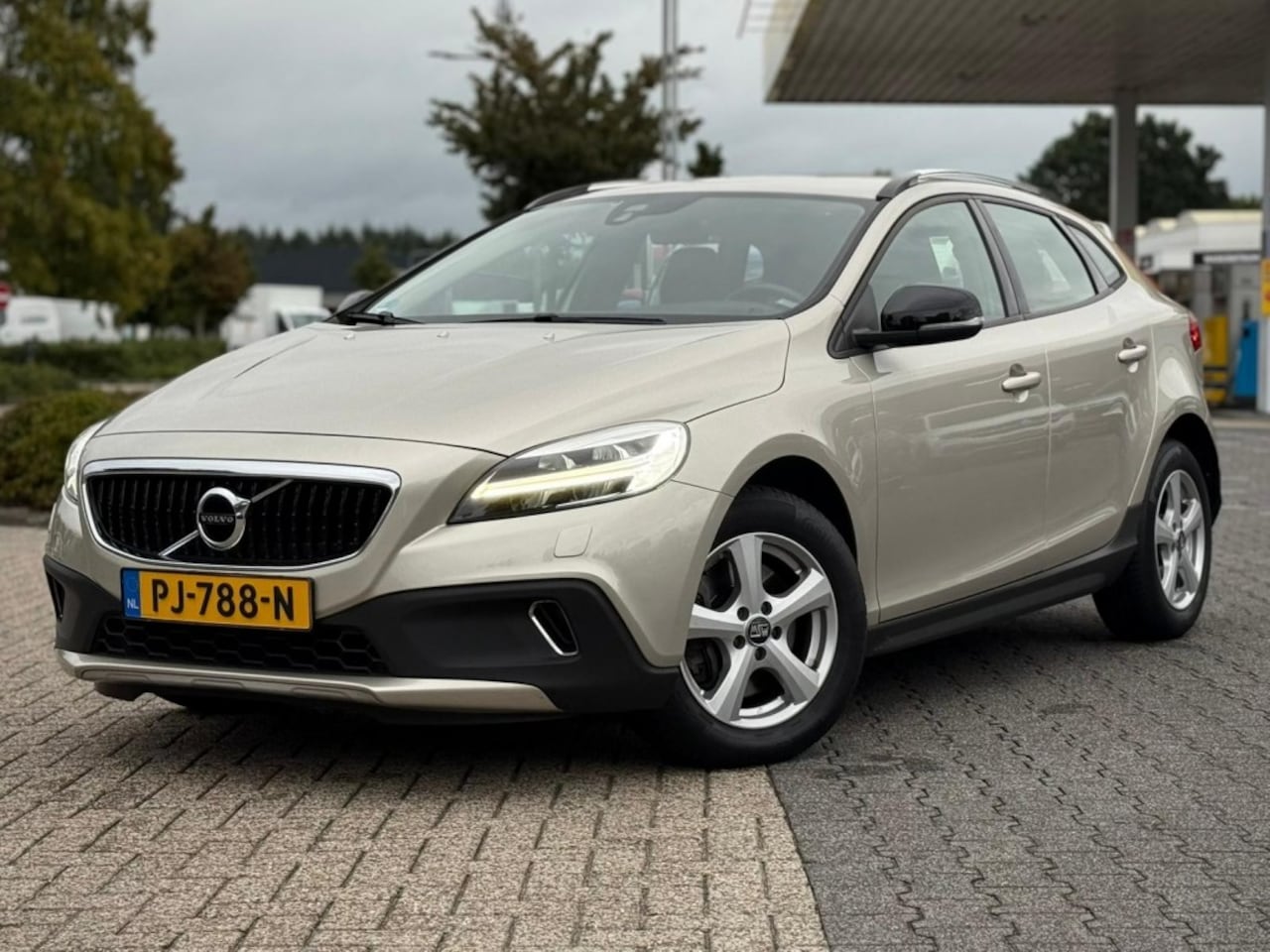 Volvo V40 Cross Country - CROSS COUNTRY 1.5 T3 A/T TREKHAAK - AutoWereld.nl
