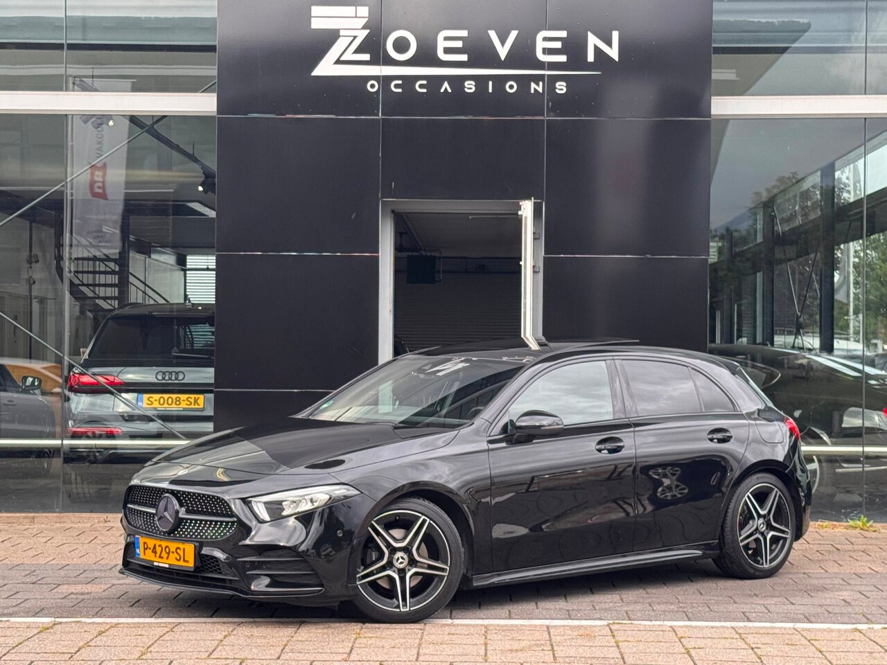 Mercedes-Benz A-klasse - 180 Business Solution AMG/ Pano/ Sterrenhemel - AutoWereld.nl