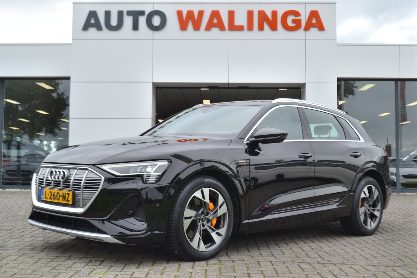 Audi e-tron - 55 quattro S-Line 95 kWh Panoramdak | Trekhaak | Stoelen v el geheug. | Achteruitrijcamera - AutoWereld.nl