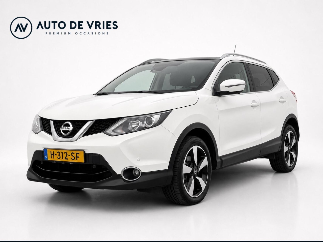 Nissan Qashqai - 1.2 116pk N-Connecta | Navigatie | Panoramadak | 360 Camera | Trekhaak - AutoWereld.nl