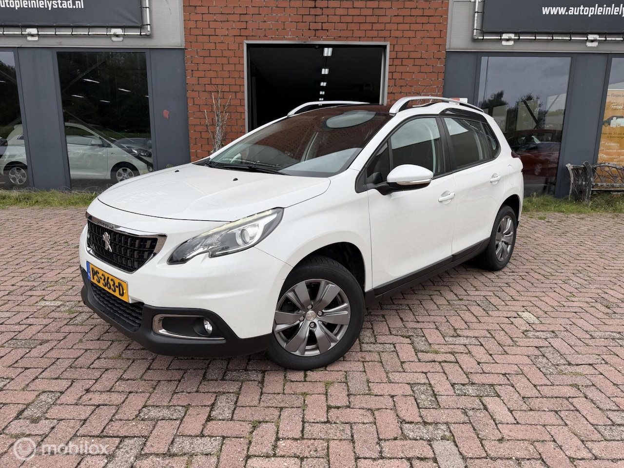 Peugeot 2008 - 1.2 PureTech Blue Lion |Pano|1e Eig|Dealer ond. - AutoWereld.nl