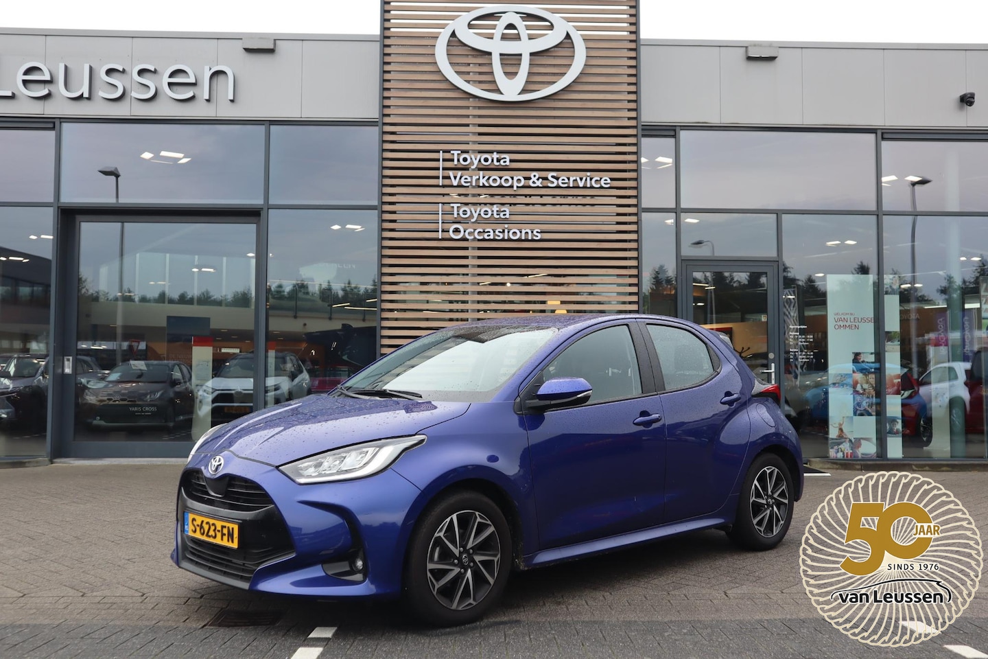Toyota Yaris - 1.5 VVT-i DYNAMIC NAVI AFN-TREKHAAK KEYLESS AIRCO 16"LMV LED-PAKKET APPLE/ANDROID DEALERON - AutoWereld.nl