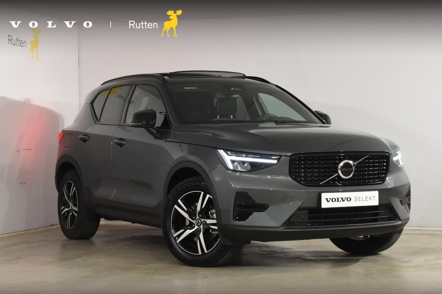 Volvo XC40 - B4 211PK Automaat Plus Dark / Adaptive Cruise control / Extra getint glas / Harman Kardon - AutoWereld.nl