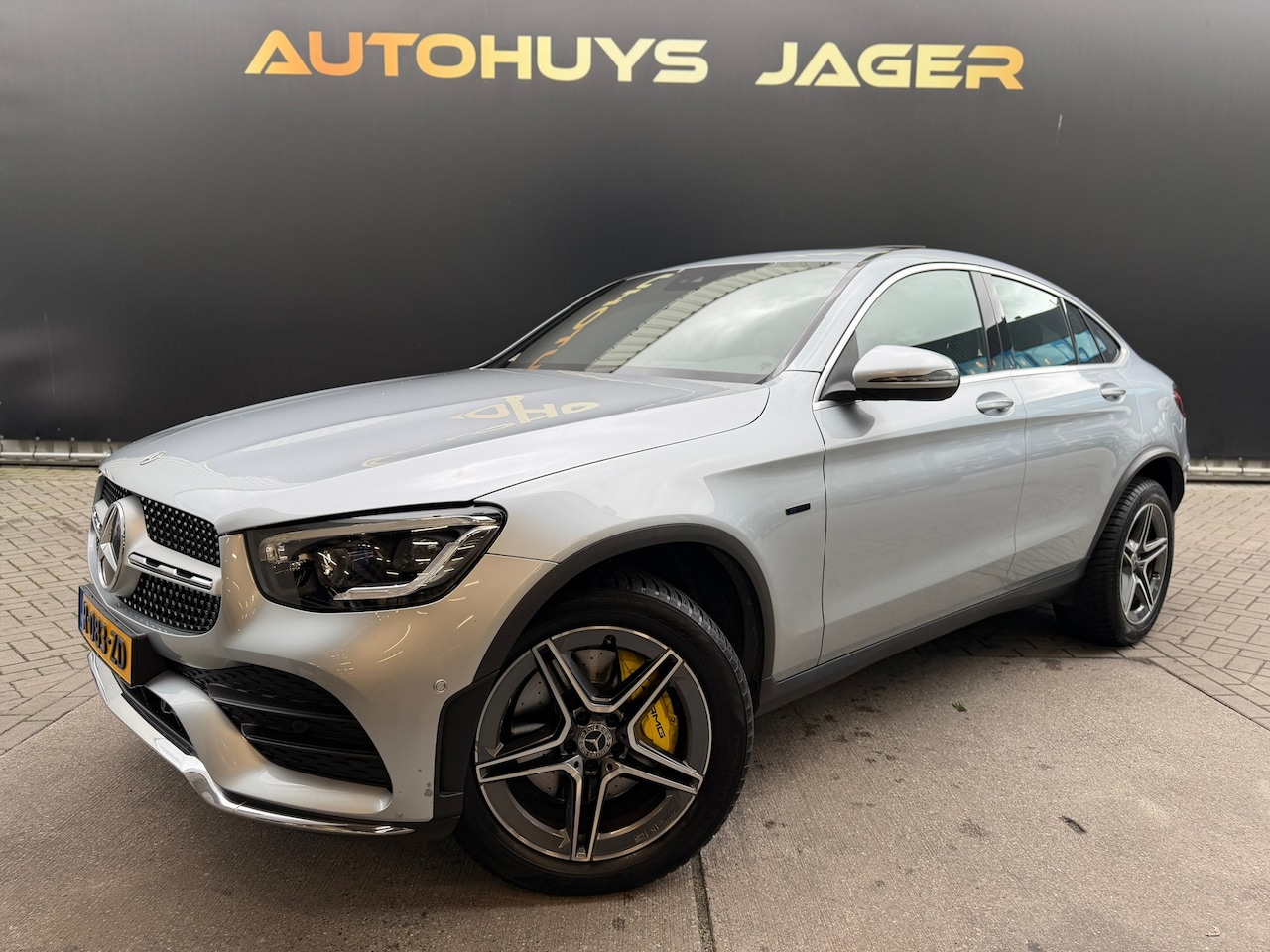 Mercedes-Benz GLC-klasse Coupé - 300e 4MATIC AMG Pano Carplay Alcantara Hout-Inleg Camera Sfeerverlichting - AutoWereld.nl
