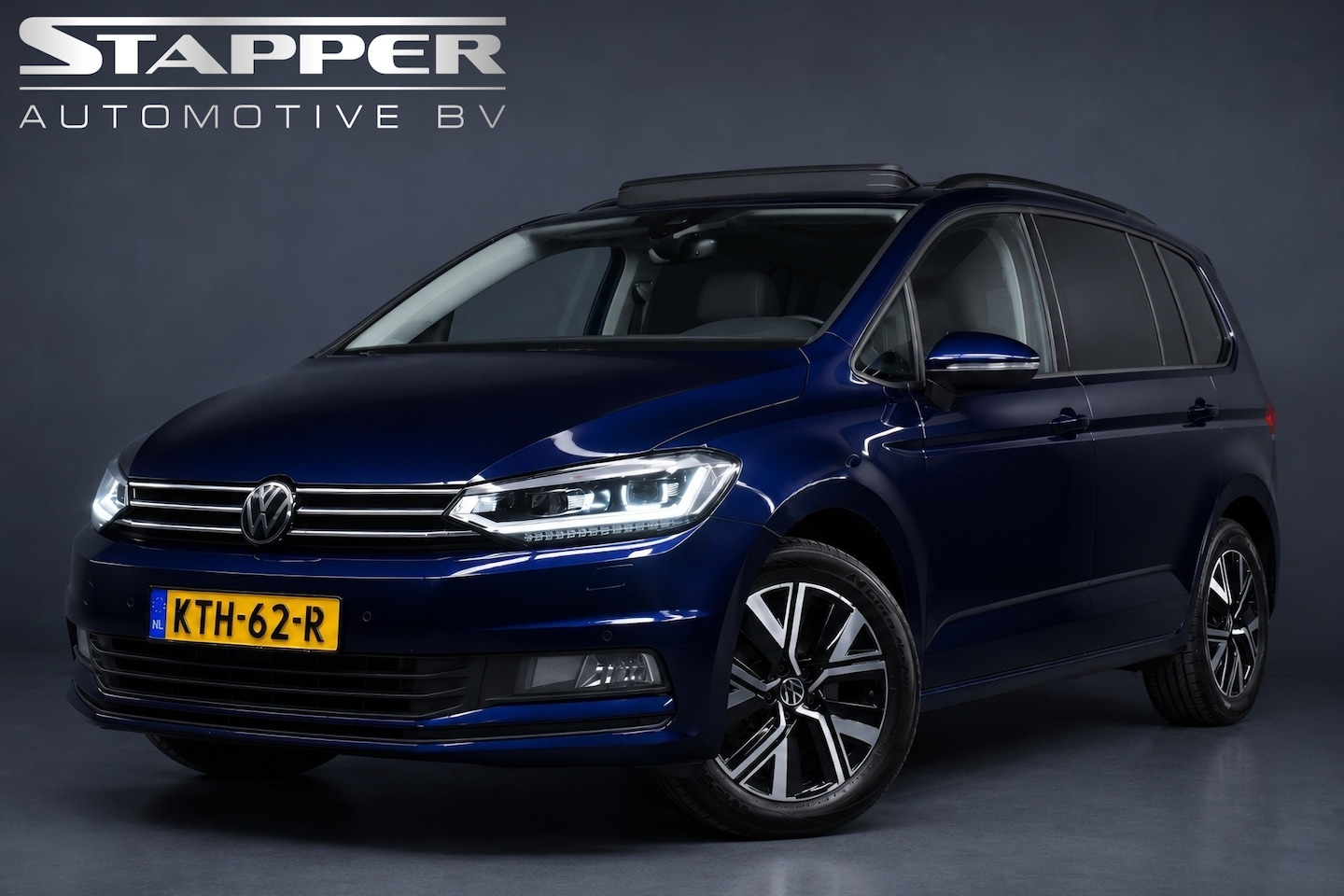 Volkswagen Touran - 1.5 TSI 150pk Automaat Highline 7-Pers. Pano/Virtual/Carplay/Keyless/Camera/Led/Stoelverw. - AutoWereld.nl