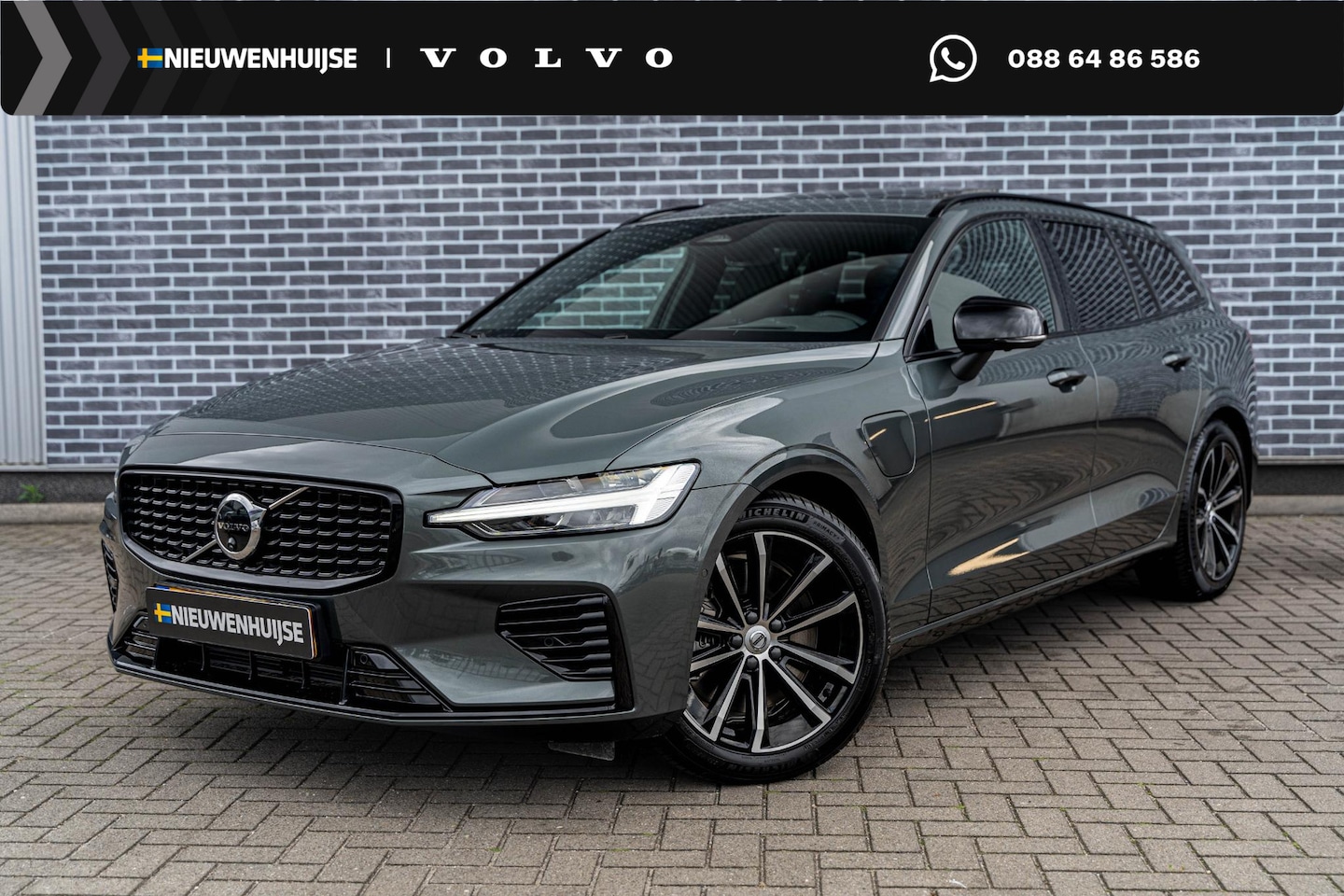 Volvo V60 - 2.0 T8 Plug-in Hybrid AWD Plus Dark | PHEV | Trekhaak | Sportstoelen | Panoramadak | Harma - AutoWereld.nl
