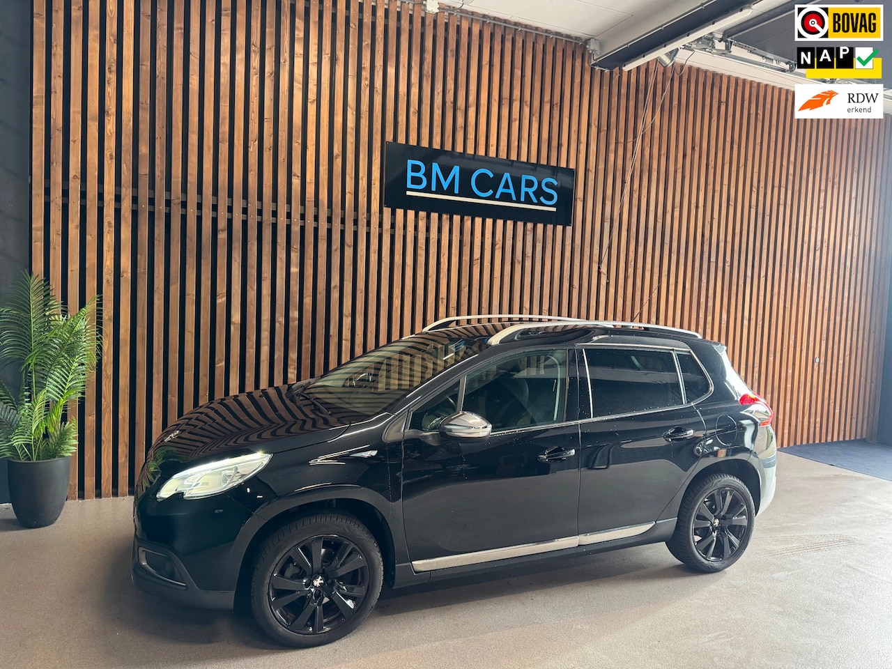 Peugeot 2008 - 1.2 PureTech Allure Sport, Panodak,Trkhaak - AutoWereld.nl