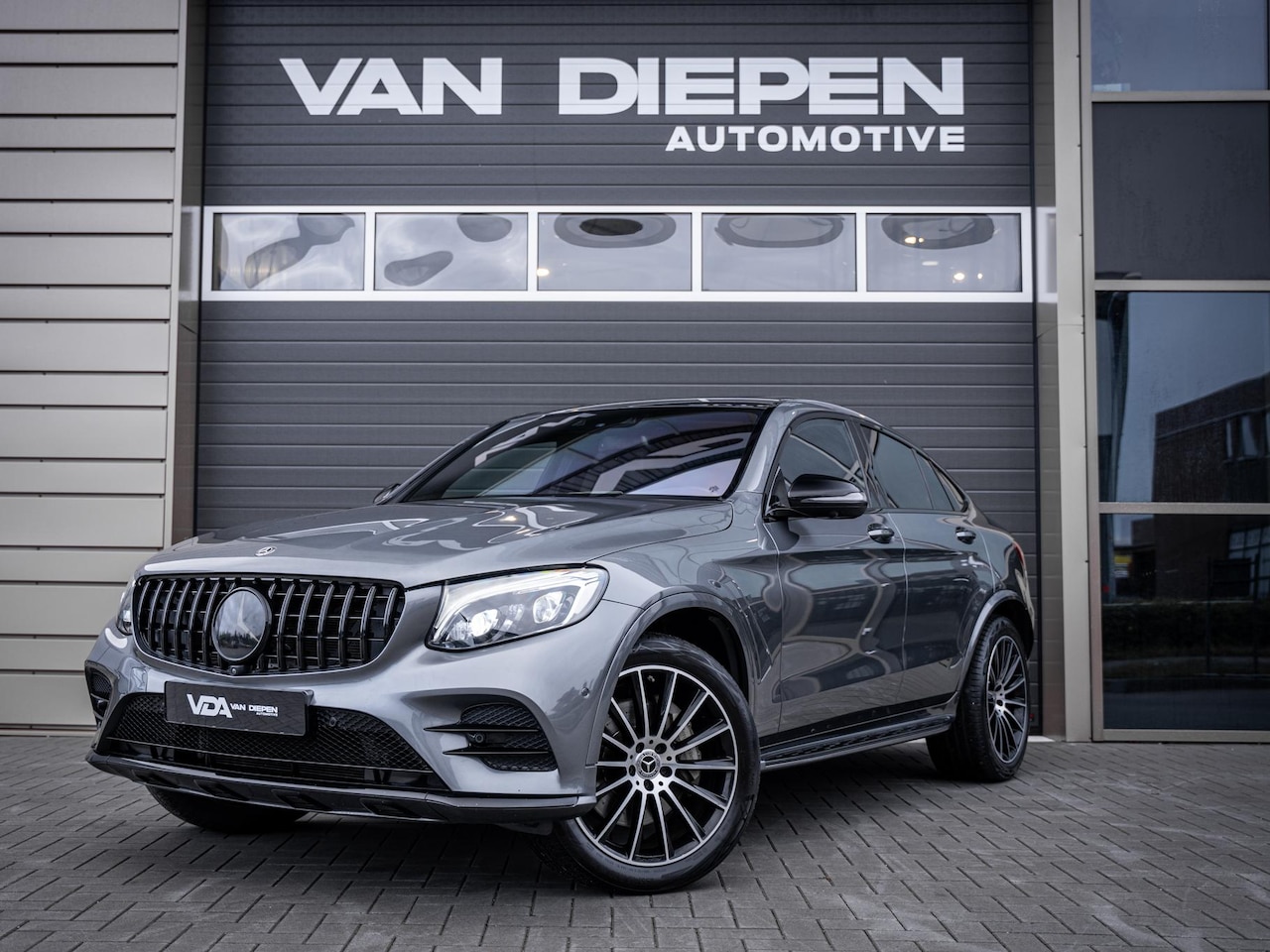 Mercedes-Benz GLC-klasse Coupé - 250 4MATIC Business Solution AMG | Pano | AIRMATIC | Distronic | Burmester | HUD | Trekhaa - AutoWereld.nl