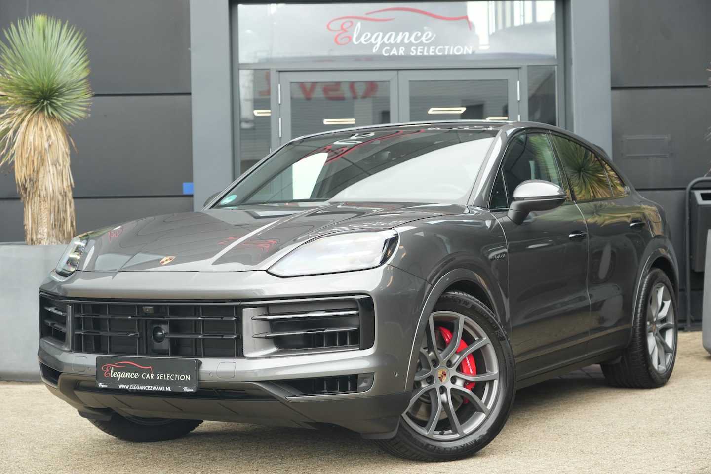 Porsche Cayenne Coupé - 3.0 S E-Hybrid | 520PK | Pano | SportChrono | HUD | 360° Camera Porsche Cayenne S E-Hybrid - AutoWereld.nl