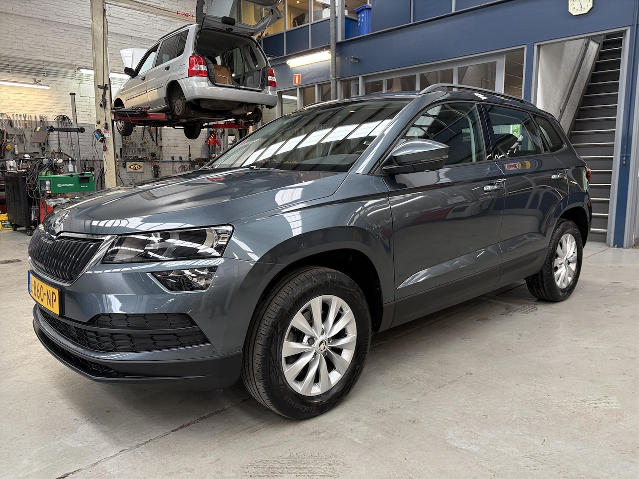 Skoda Karoq - 1.0 TSI Greentech Business Edition | Apple carplay / Android auto | Navigatie | Cruise con - AutoWereld.nl