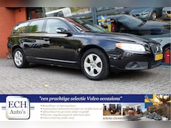 Volvo V70 - 2.0 benzine 145 pk Momentum, Leer, Trekhaak