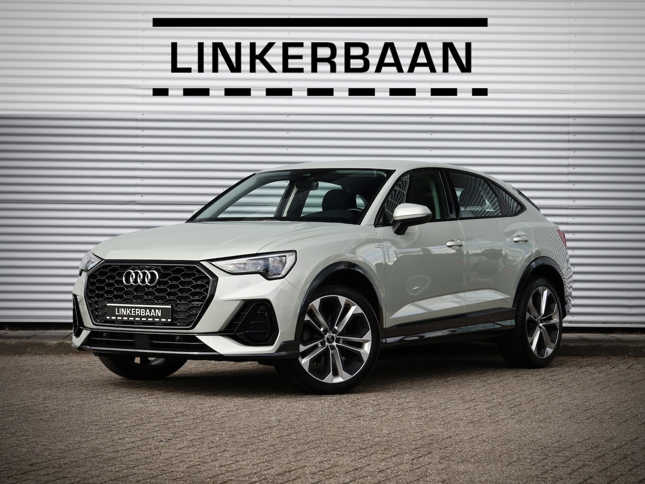 Audi Q3 - 35 TFSI S edition | S-Line | Sonos | LED | Carplay | Trekhaak | - AutoWereld.nl