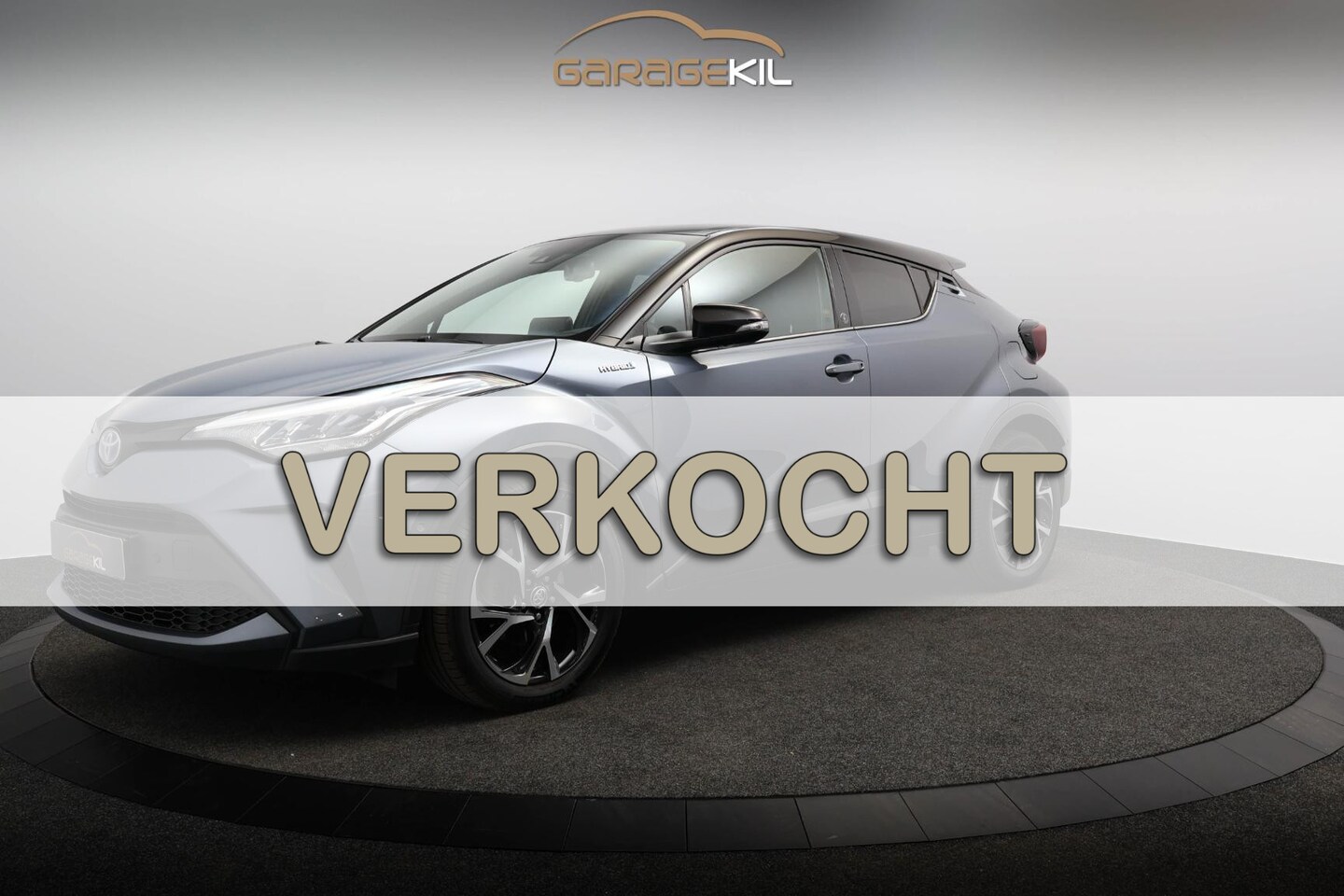 Toyota C-HR - 2.0 Hybrid Dynamic Two-Tone / LED / Carplay / Keyless / Privacy glass / 18'' LM velgen / F - AutoWereld.nl