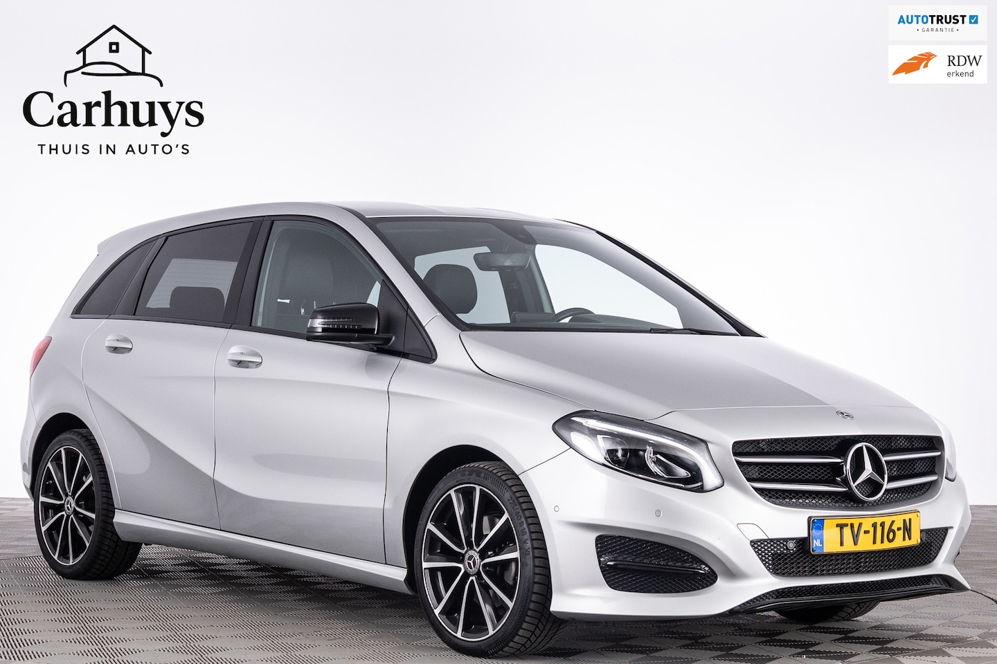 Mercedes-Benz B-klasse - 180 Ambition AMG Line Night pakket/Aut/18 Inch/Half leder/Ned auto/Navigatie - AutoWereld.nl