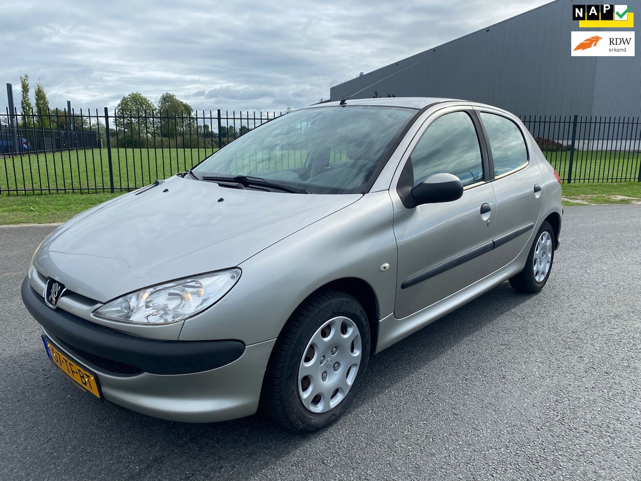 Peugeot 206 - 1.4 One-line|5 drs| Airco|Apk 6-2027|Bj 2006|NAP!!! - AutoWereld.nl