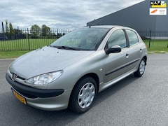 Peugeot 206 - 1.4 One-line|5 drs| Airco|Apk 6-2027|Bj 2006|NAP