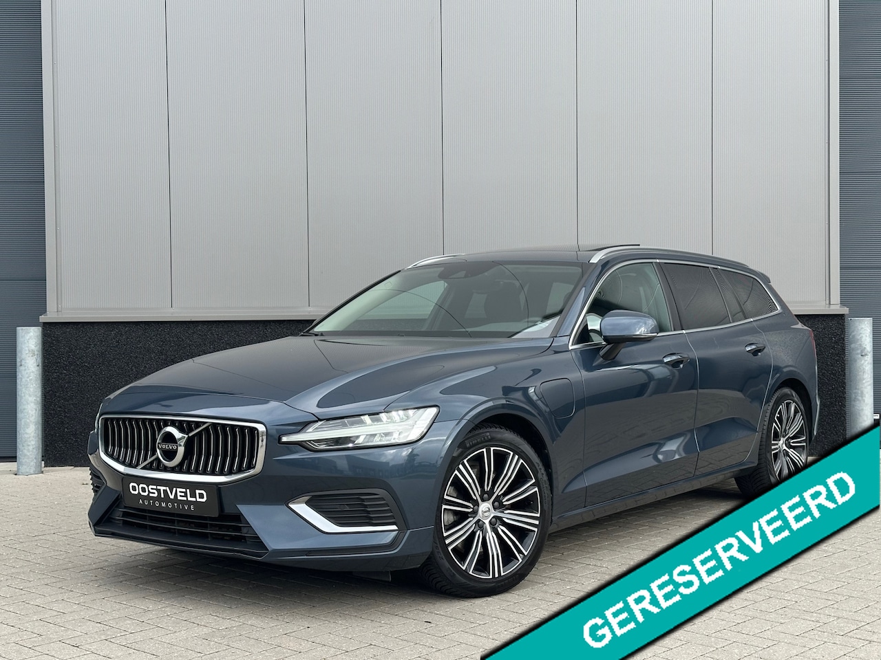 Volvo V60 - 2.0 T8 Twin Engine AWD Inscription Leer Pano Memory Keyless - AutoWereld.nl