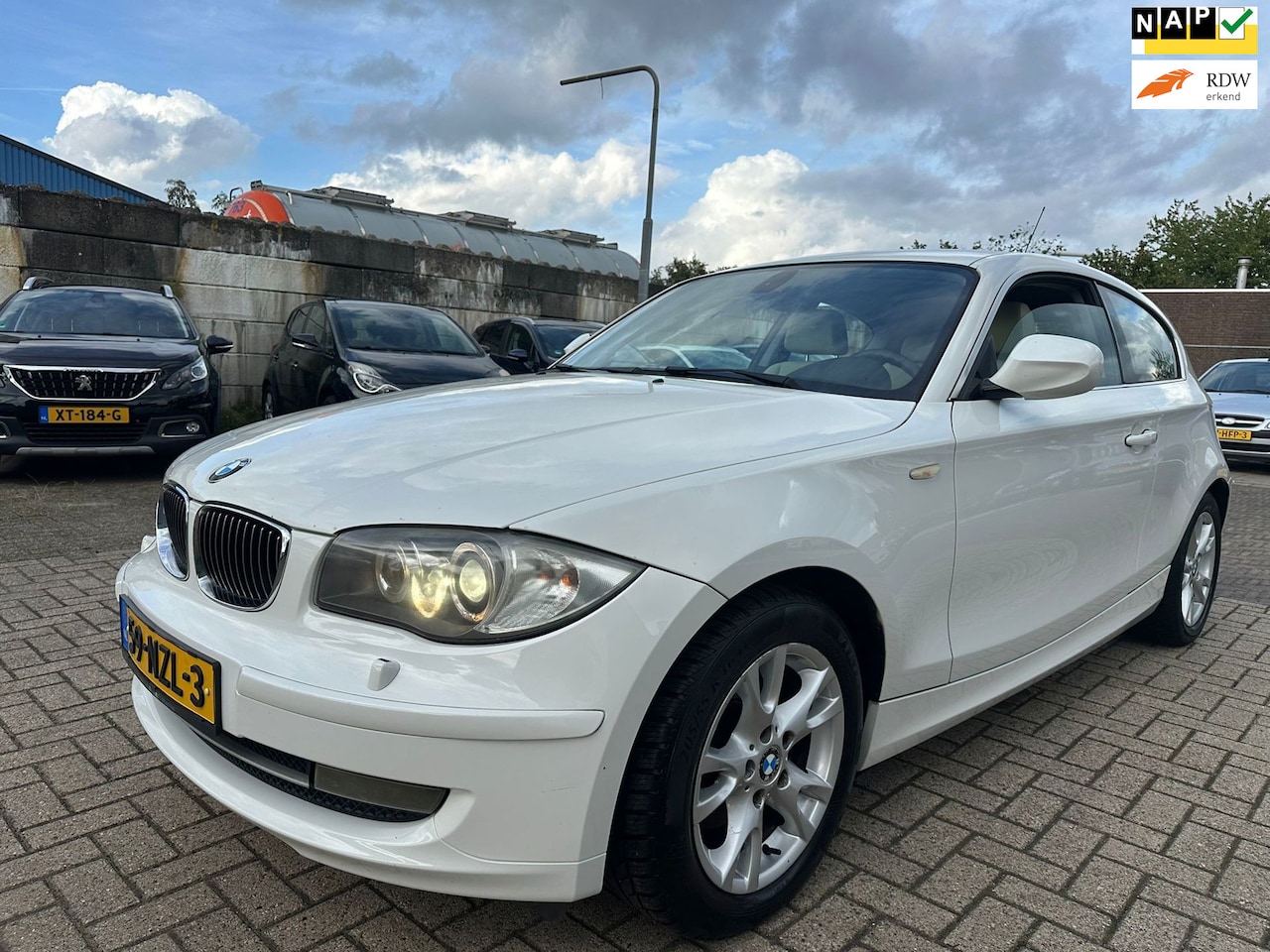 BMW 1-serie - 120i AIRCO/ XENON/ LEER/ LM VELGEN! - AutoWereld.nl