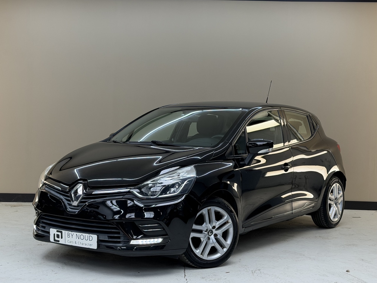 Renault Clio - 0.9 TCe Zen 0.9 TCe Zen, 90Pk, 2016, Origineel Nederlands, Navigatie, Parkeersensoren, Cruise control, - AutoWereld.nl