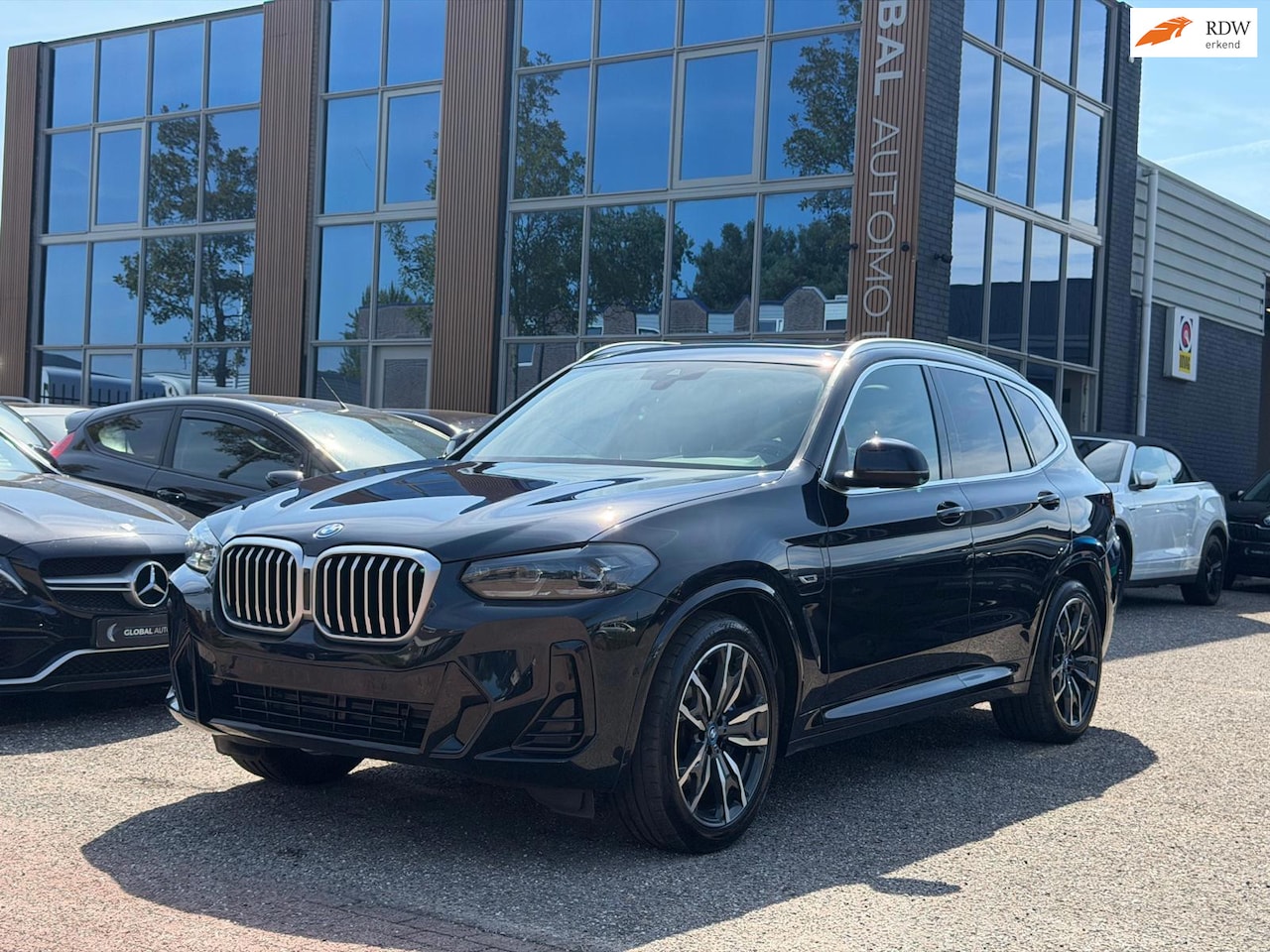 BMW X3 - XDrive30e High Executive - M PAKKET - PANORAMADAK - M REMMEN - LEER - AutoWereld.nl